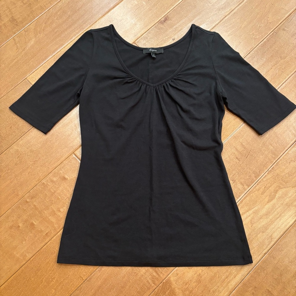 Express Women’s Black Short Sleeve Cotton V-neck T-shirt Size S Basic Capsule